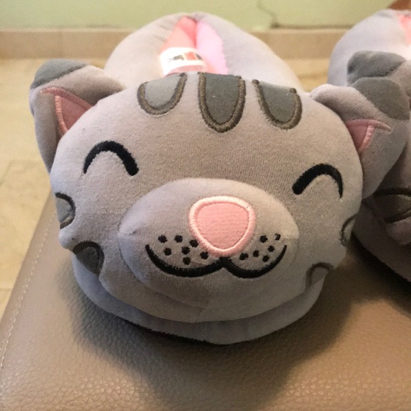 NWOT The Big Bang Theory Soft Kitty Slippers - Picture 5 of 6